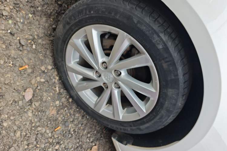 Used Buick Verano 2017 Sedan 15S Automatic Leading Model Left Front Wheel Hub