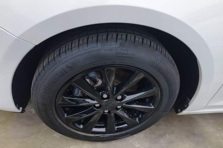 Used Buick Verano 2017 Sedan 20T Dual-Clutch Elite Model Left Front Wheel Hub