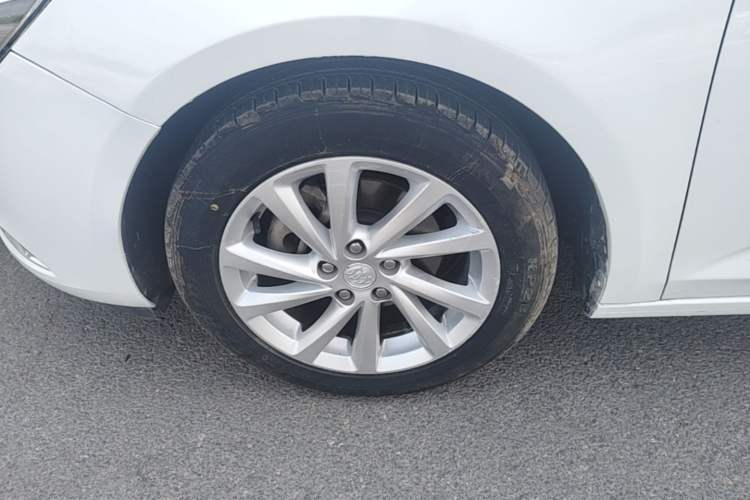 Used Buick Verano 2017 Sedan 15S Automatic Leading Model Left Front Wheel Hub