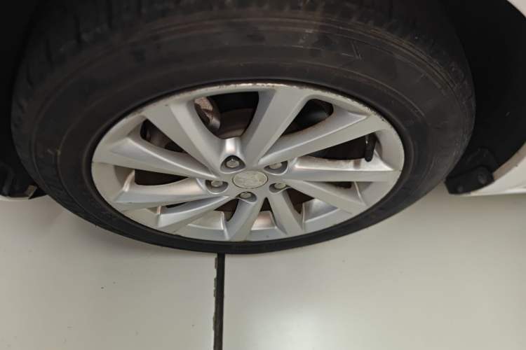 Used Buick Verano 2017 Sedan 15S Automatic Entry Model Left Front Wheel Hub