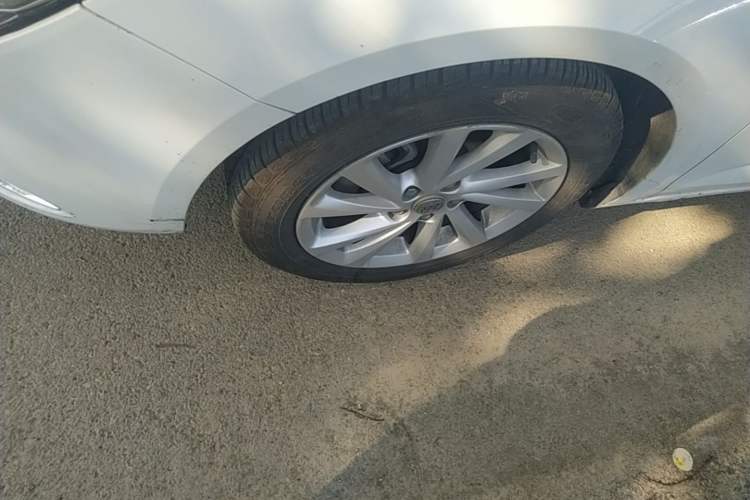 Used Buick Verano 2017 Sedan 15S Manual Leading Model Left Front Wheel Hub