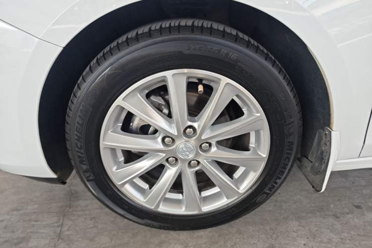 Used Buick Verano 2017 Sedan 20T Dual-Clutch Leading Model Left Front Wheel Hub