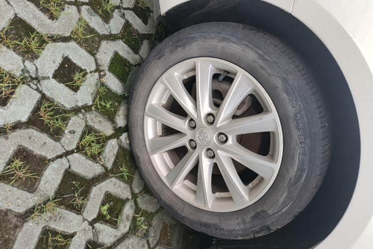 Used Buick Verano 2017 Sedan 20T Dual-Clutch Leading Model Left Front Wheel Hub