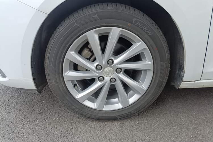 Used Buick Verano 2017 Sedan 15S Automatic Leading Model Left Front Wheel Hub