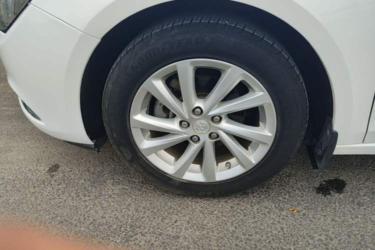 Used Buick Verano 2017 Sedan 15S Automatic Leading Model Left Front Wheel Hub