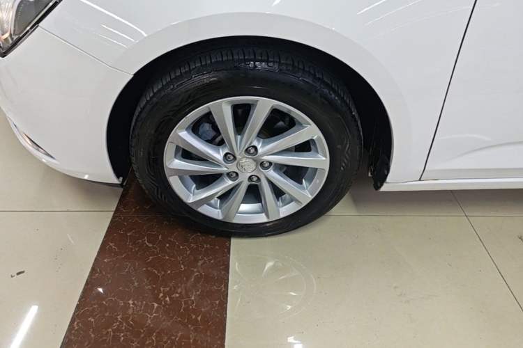 Used Buick Verano 2017 Sedan 15S Automatic Leading Model Left Front Wheel Hub