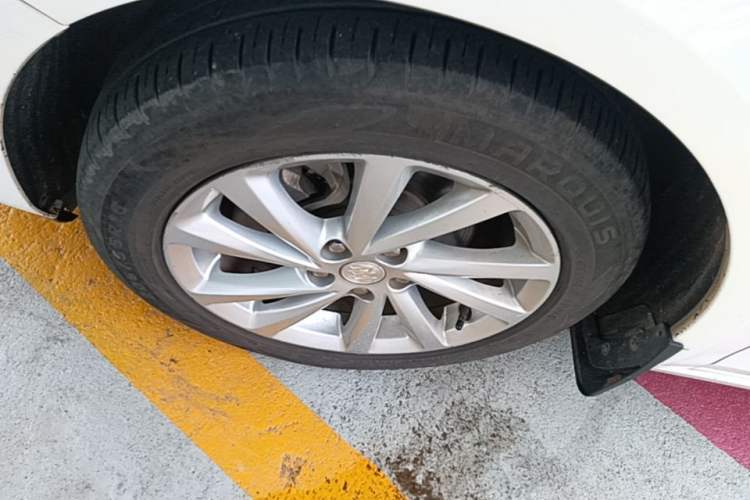 Used Buick Verano 2017 Sedan 15S Automatic Leading Model Left Front Wheel Hub