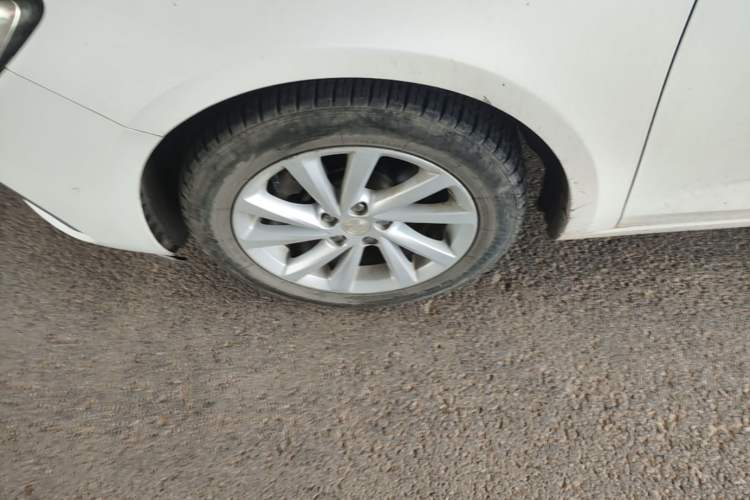 Used Buick Verano 2017 Sedan 15S Automatic Entry Model Left Front Wheel Hub