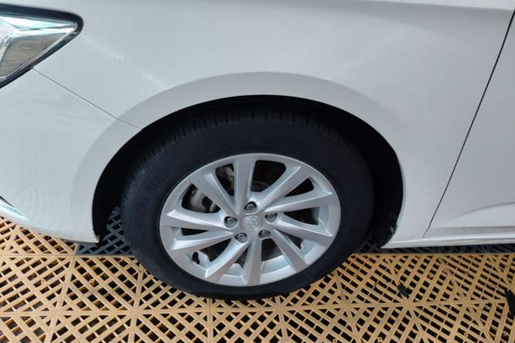 Used Buick Verano 2017 Sedan 15S Automatic Entry Model Left Front Wheel Hub