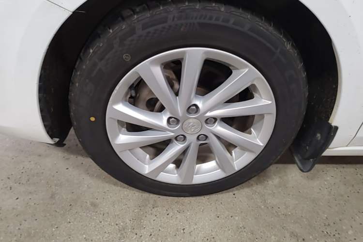 Used Buick Verano 2017 Sedan 15S Automatic Entry Model Left Front Wheel Hub