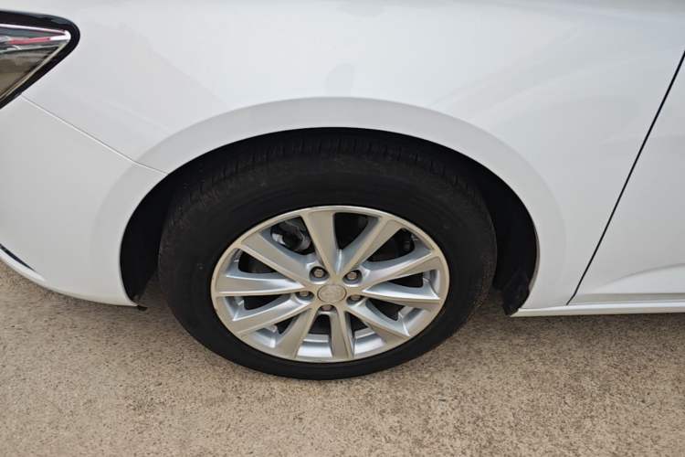 Used Buick Verano 2017 Sedan 20T Dual-Clutch Elite Model Left Front Wheel Hub