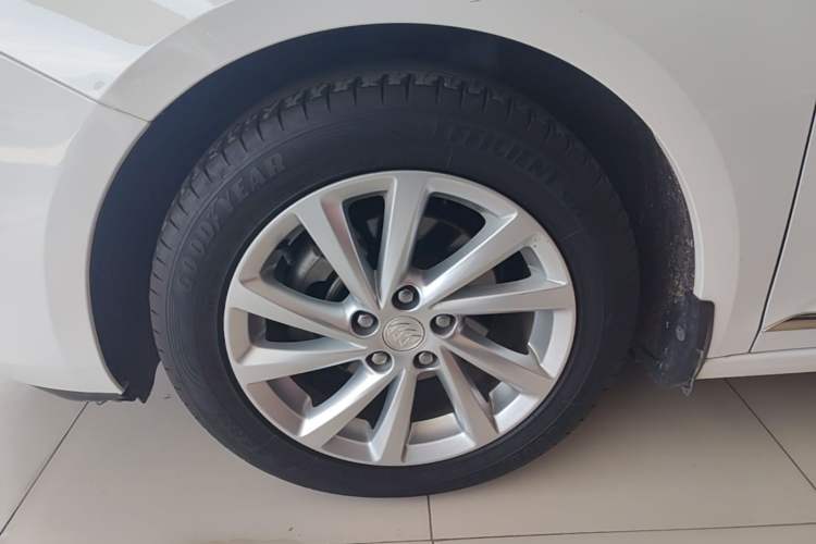 Used Buick Verano 2017 Sedan 15S Manual Entry-Level Model Left Front Wheel Hub