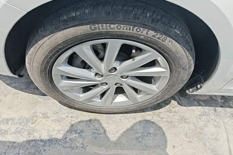 Used Buick Verano 2017 Sedan 15S Automatic Leading Model Left Front Wheel Hub