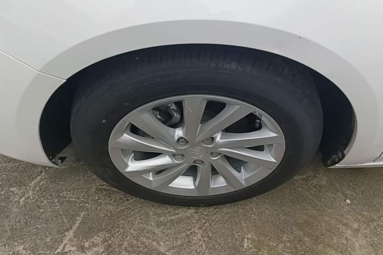 Used Buick Verano 2017 Sedan 15S Manual Entry-Level Model Left Front Wheel Hub