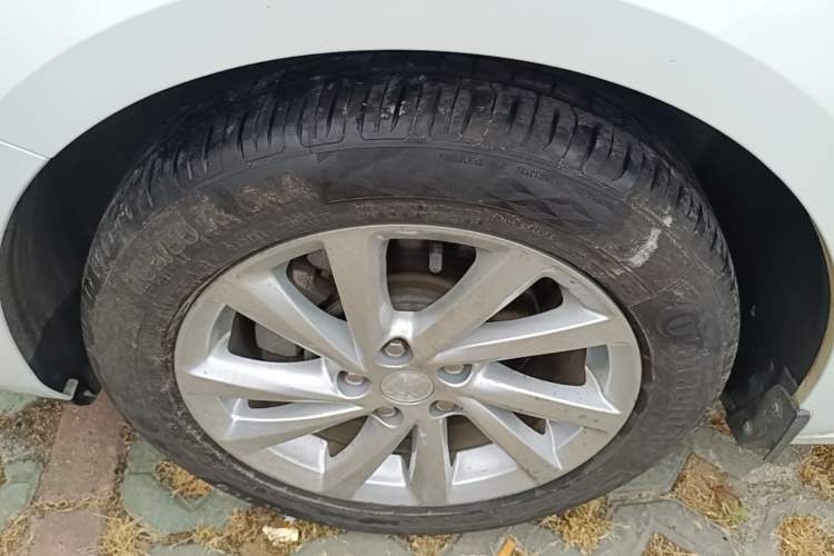Used Buick Verano 2017 Sedan 15S Automatic Leading Model Left Front Wheel Hub