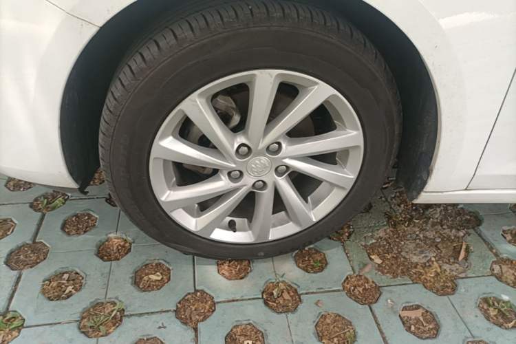Used Buick Verano 2017 Sedan 15S Manual Entry-Level Model Left Front Wheel Hub