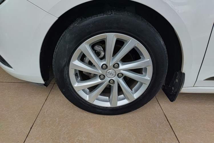 Used Buick Verano 2017 Sedan 15S Automatic Leading Model Left Front Wheel Hub