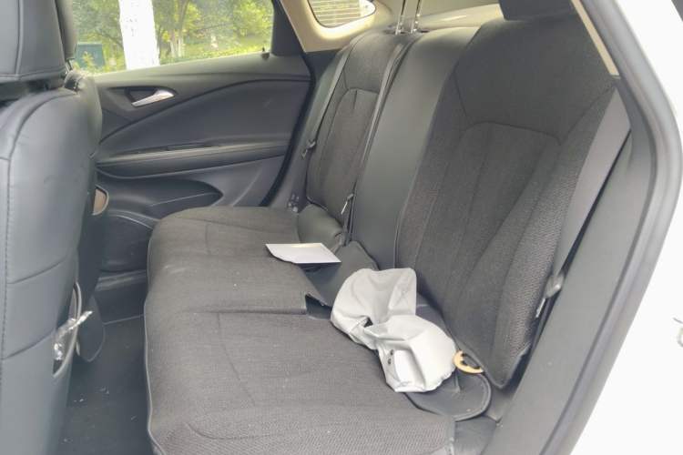 Used Buick Verano 2017 Sedan 20T Dual-Clutch Leading Model Left Rear Seat