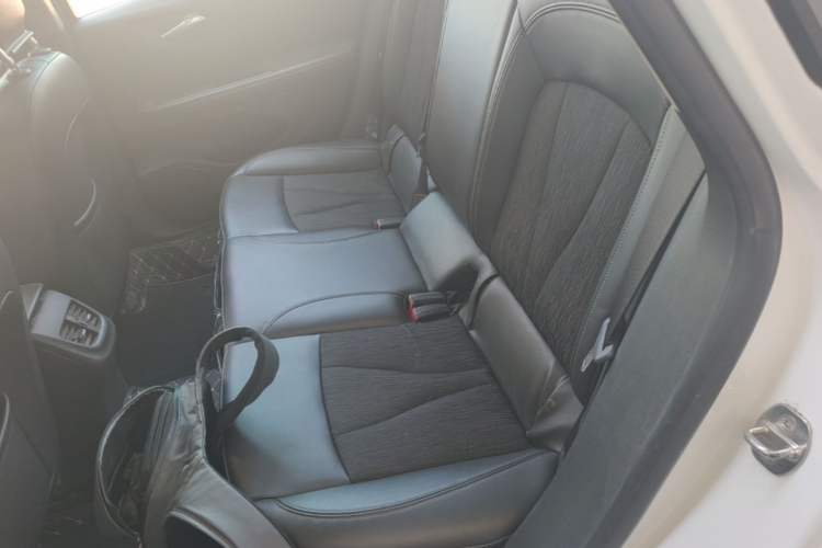 Used Buick Verano 2017 Sedan 20T Dual-Clutch Leading Model Left Rear Seat
