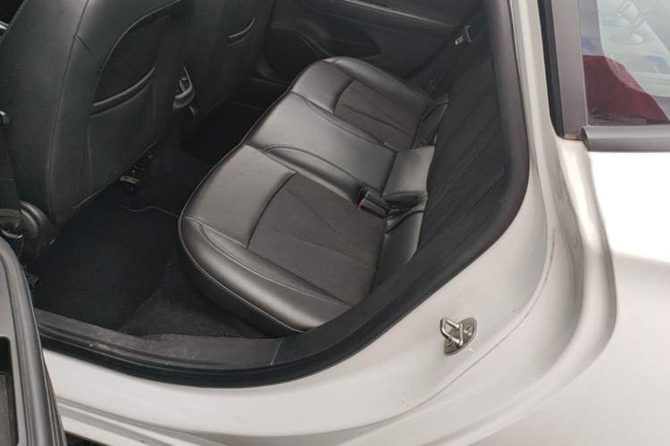 Used Buick Verano 2017 Sedan 20T Dual-Clutch Leading Model Left Rear Seat