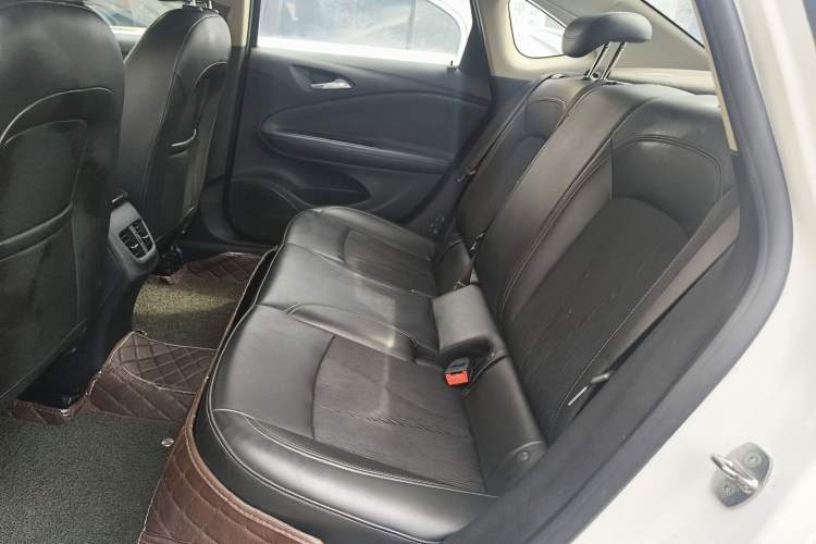 Used Buick Verano 2017 Sedan 20T Dual-Clutch Leading Model Left Rear Seat