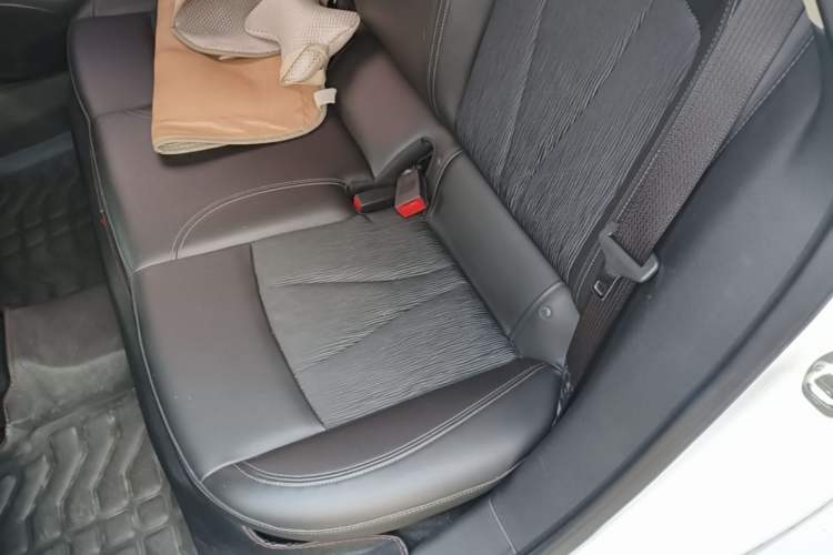 Used Buick Verano 2017 Sedan 20T Dual-Clutch Leading Model Left Rear Seat