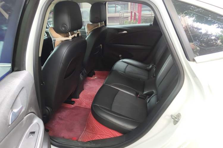 Used Buick Verano 2017 Sedan 20T Dual-Clutch Leading Model Left Rear Seat