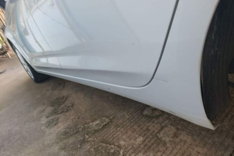 Used Buick Verano 2017 Sedan 20T Dual-Clutch Leading Model Left Side Sill