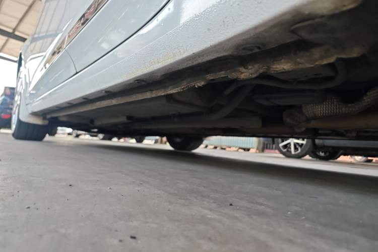 Used Buick Verano 2017 Sedan 20T Dual-Clutch Leading Model Left Side Sill
