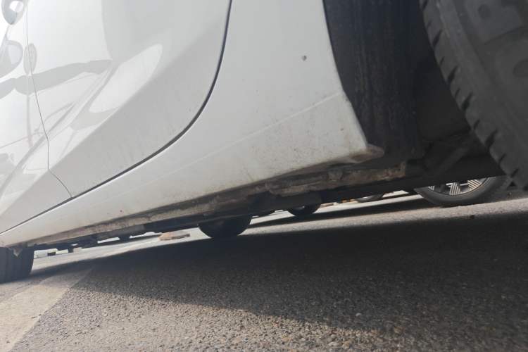 Used Buick Verano 2017 Sedan 15S Manual Entry-Level Model Left Side Sill