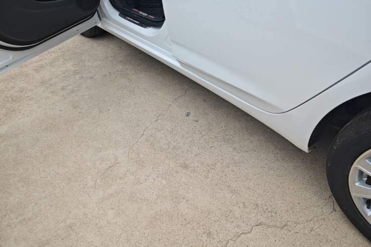 Used Buick Verano 2017 Sedan 20T Dual-Clutch Elite Model Left Side Sill