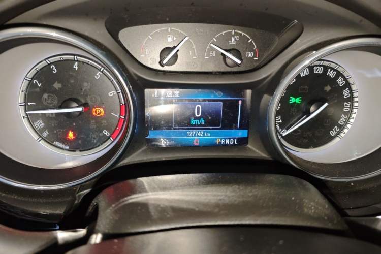 Used Buick Verano 2017 Sedan 20T Dual-Clutch Leading Model Odometer Close Up