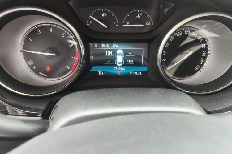Used Buick Verano 2017 Sedan 20T Dual-Clutch Leading Model Odometer Close Up