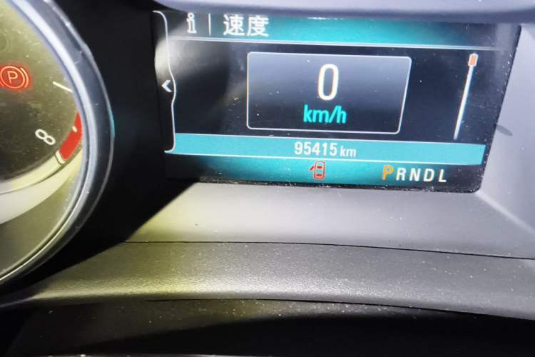 Used Buick Verano 2017 Sedan 20T Dual-Clutch Leading Model Odometer Close Up