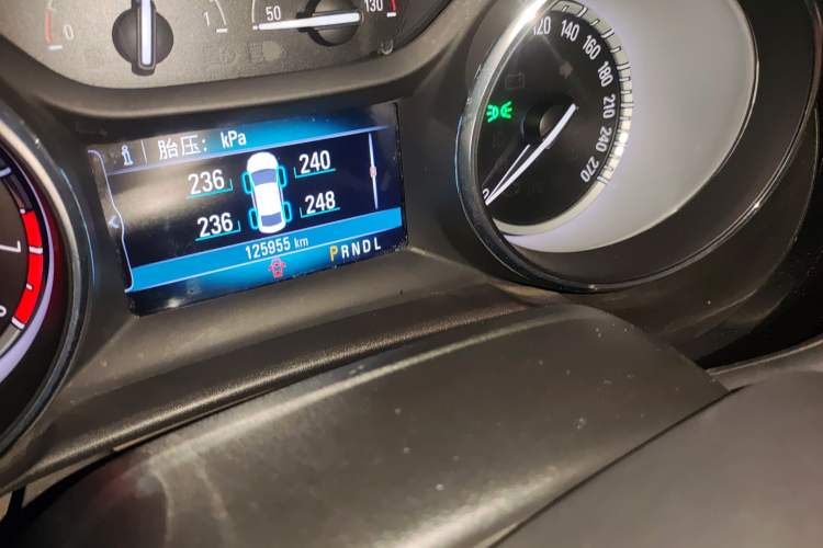 Used Buick Verano 2017 Sedan 15S Automatic Leading Model Odometer Close Up