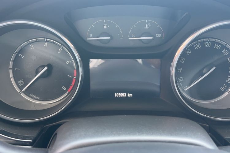 Used Buick Verano 2017 Sedan 20T Dual-Clutch Leading Model Odometer Close Up