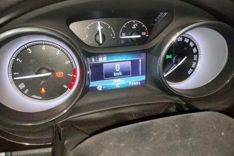 Used Buick Verano 2017 Sedan 20T Dual-Clutch Leading Model Odometer Close Up