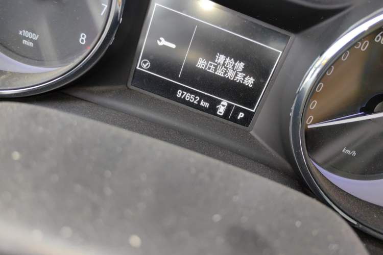 Used Buick Verano 2017 Sedan 15S Automatic Entry Model Odometer Close Up