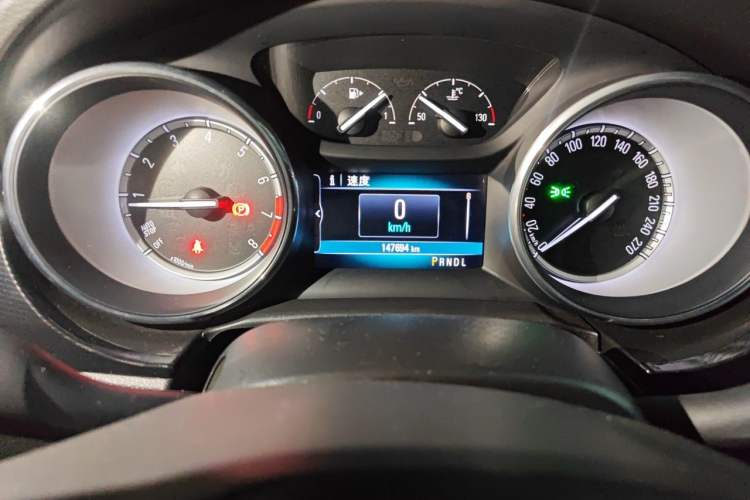 Used Buick Verano 2017 Sedan 20T Dual-Clutch Leading Model Odometer Close Up