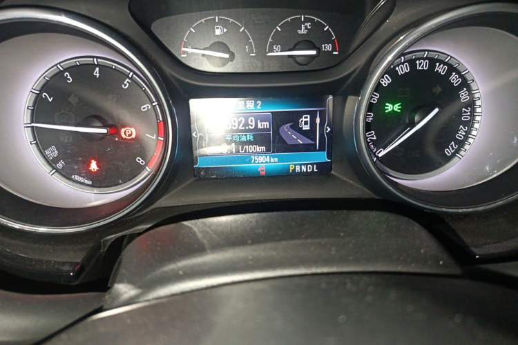 Used Buick Verano 2017 Sedan 20T Dual-Clutch Elite Model Odometer Close Up