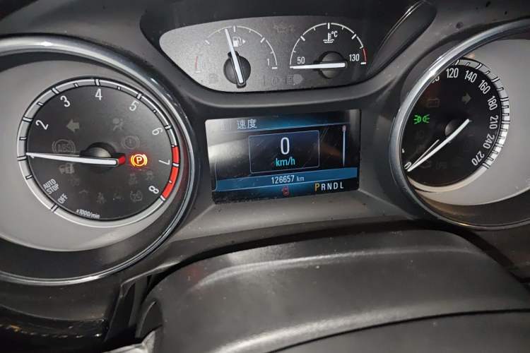 Used Buick Verano 2017 Sedan 20T Dual-Clutch Leading Model Odometer Close Up