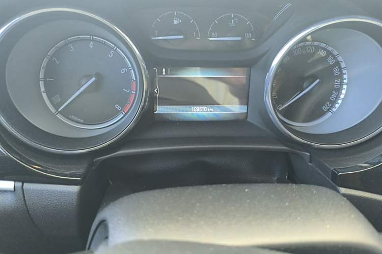 Used Buick Verano 2017 Sedan 20T Dual-Clutch Elite Model Odometer Close Up