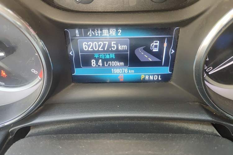Used Buick Verano 2017 Sedan 15S Automatic Leading Model Odometer Close Up