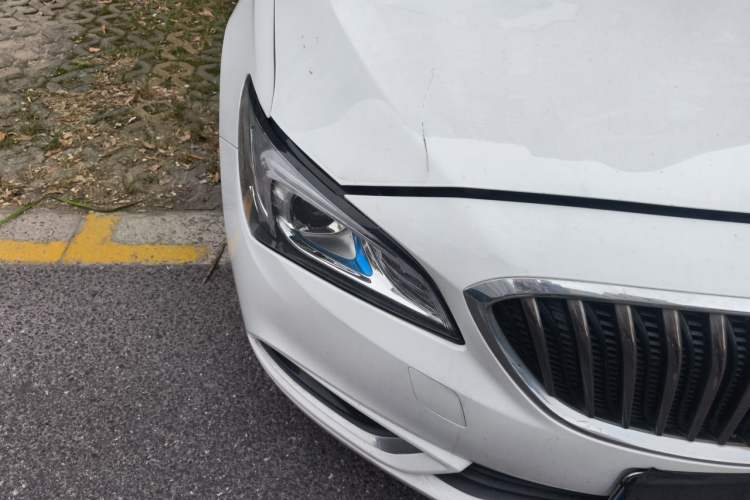 Used Buick Verano 2017 Sedan 20T Dual-Clutch Leading Model Right Front Headlight