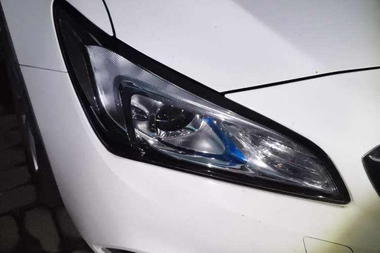 Used Buick Verano 2017 Sedan 20T Dual-Clutch Leading Model Right Front Headlight