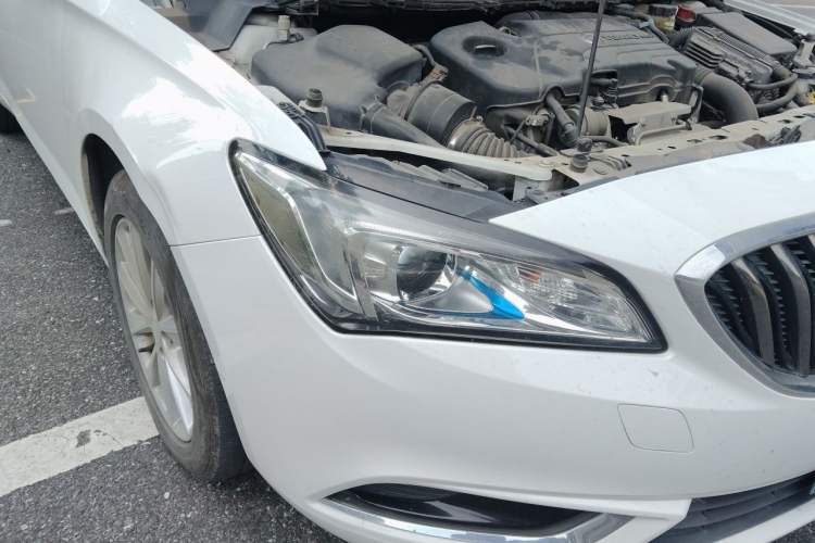 Used Buick Verano 2017 Sedan 20T Dual-Clutch Leading Model Right Front Headlight
