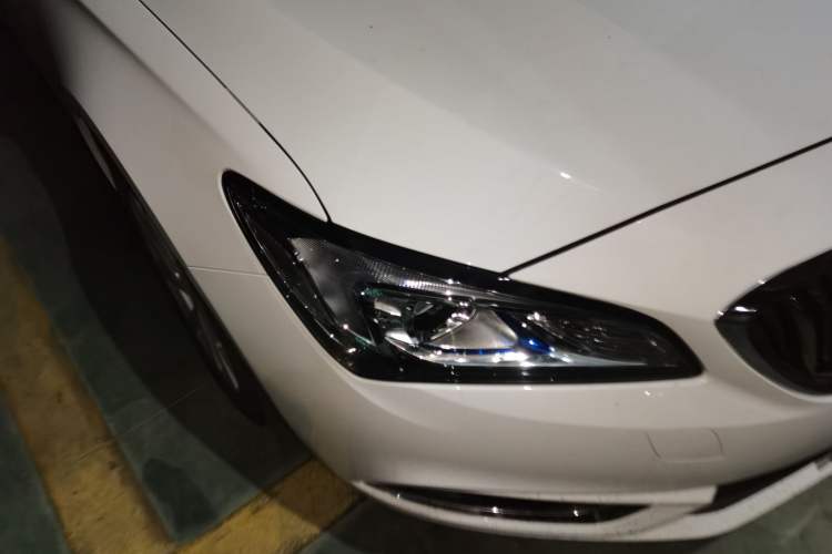 Used Buick Verano 2017 Sedan 15S Automatic Leading Model Right Front Headlight