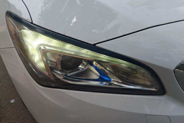 Used Buick Verano 2017 Sedan 20T Dual-Clutch Elite Model Right Front Headlight