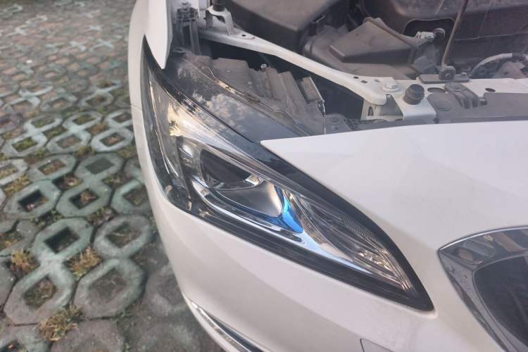 Used Buick Verano 2017 Sedan 15S Automatic Leading Model Right Front Headlight