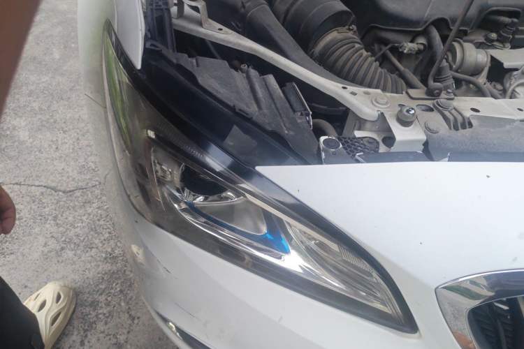 Used Buick Verano 2017 Sedan 20T Dual-Clutch Elite Model Right Front Headlight